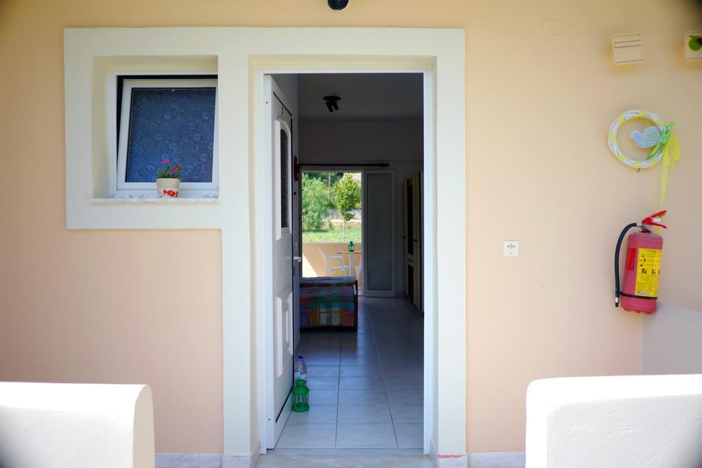 Marina Studios Sidárion Chambre photo